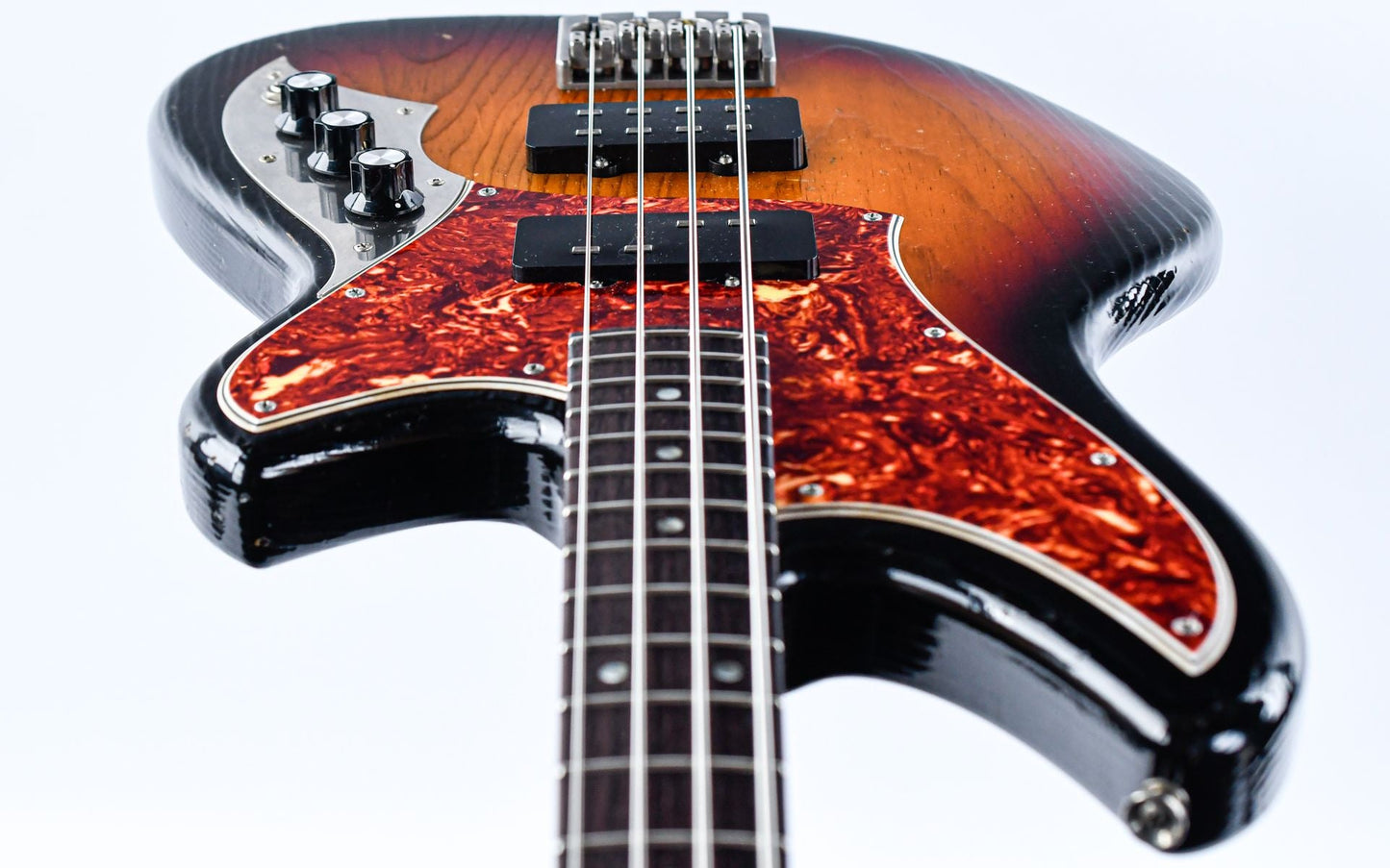 Novo Ivorus Bass 3 Tone Burst Light Aged
