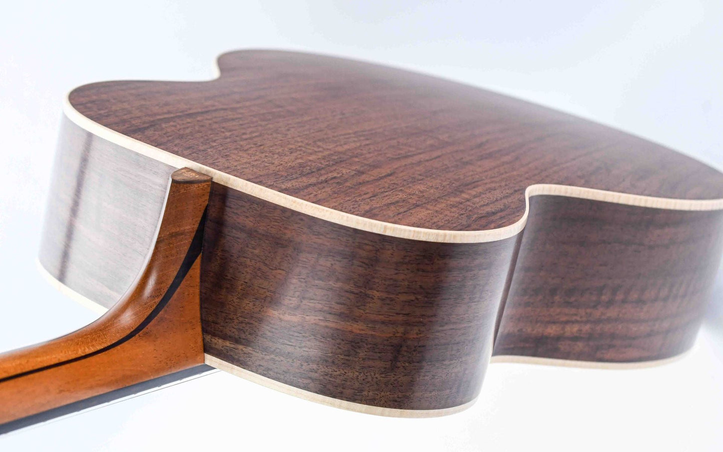 Lowden 50th Anniversary O21 Walnut Sitka Spruce