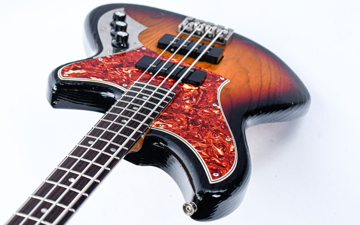 Novo Ivorus Bass 3 Tone Burst Light Aged