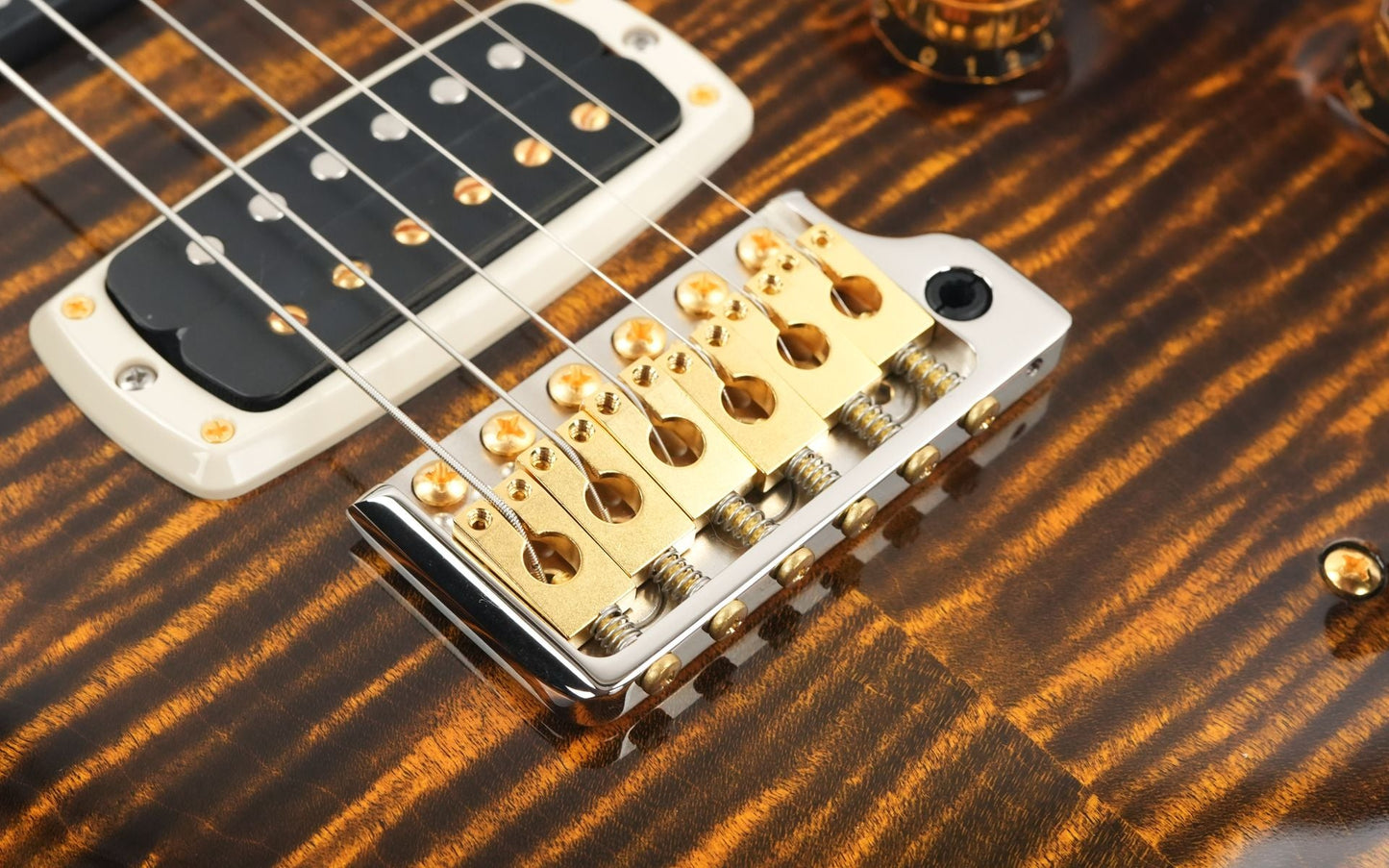 PRS Modern Eagle V Yellow Tiger 10 Top