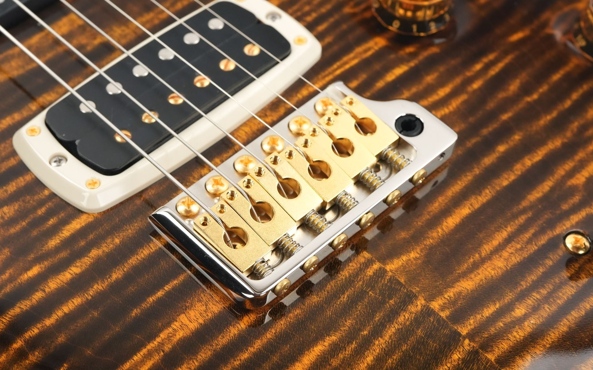 PRS Modern Eagle V Yellow Tiger 10 Top
