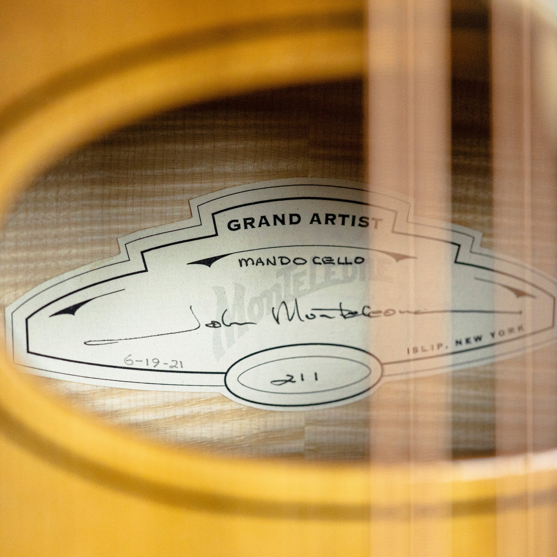 Monteleone 2021 Grand Artist Mandocello #211