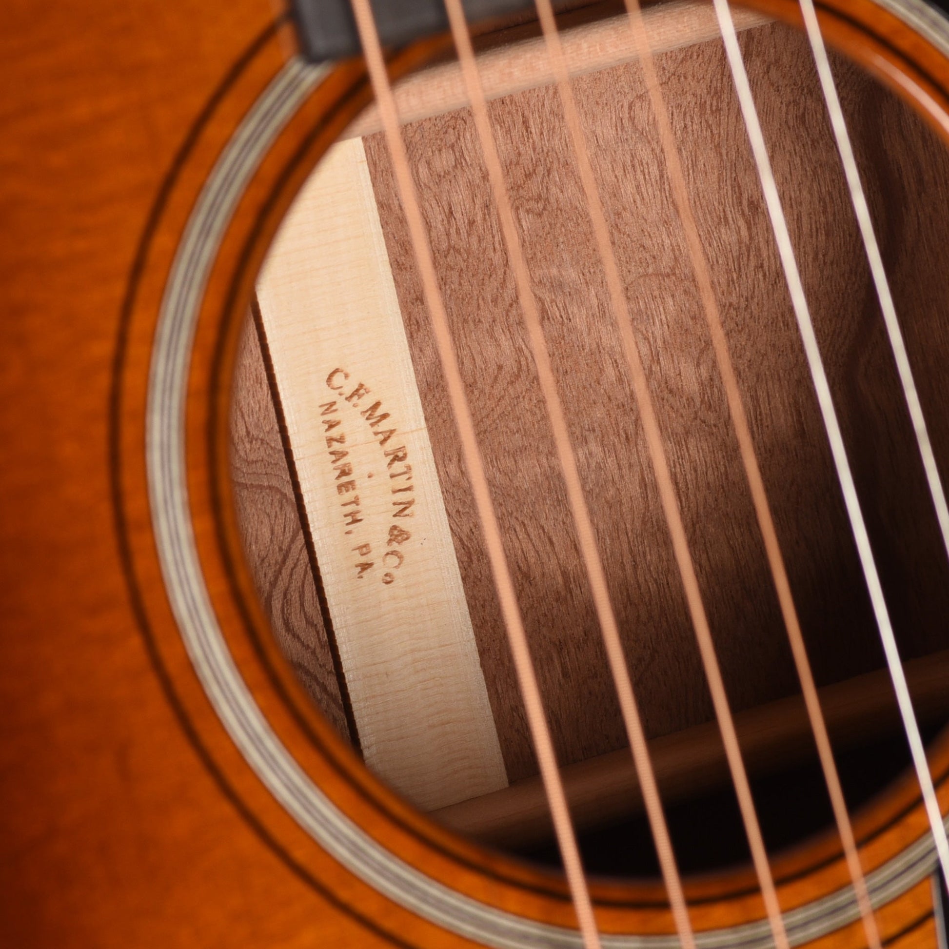 Martin Custom Shop 00-18 Style Grand Concert Sitka Spruce VTS/Quilted Pommele Sapele Ambertone 1933