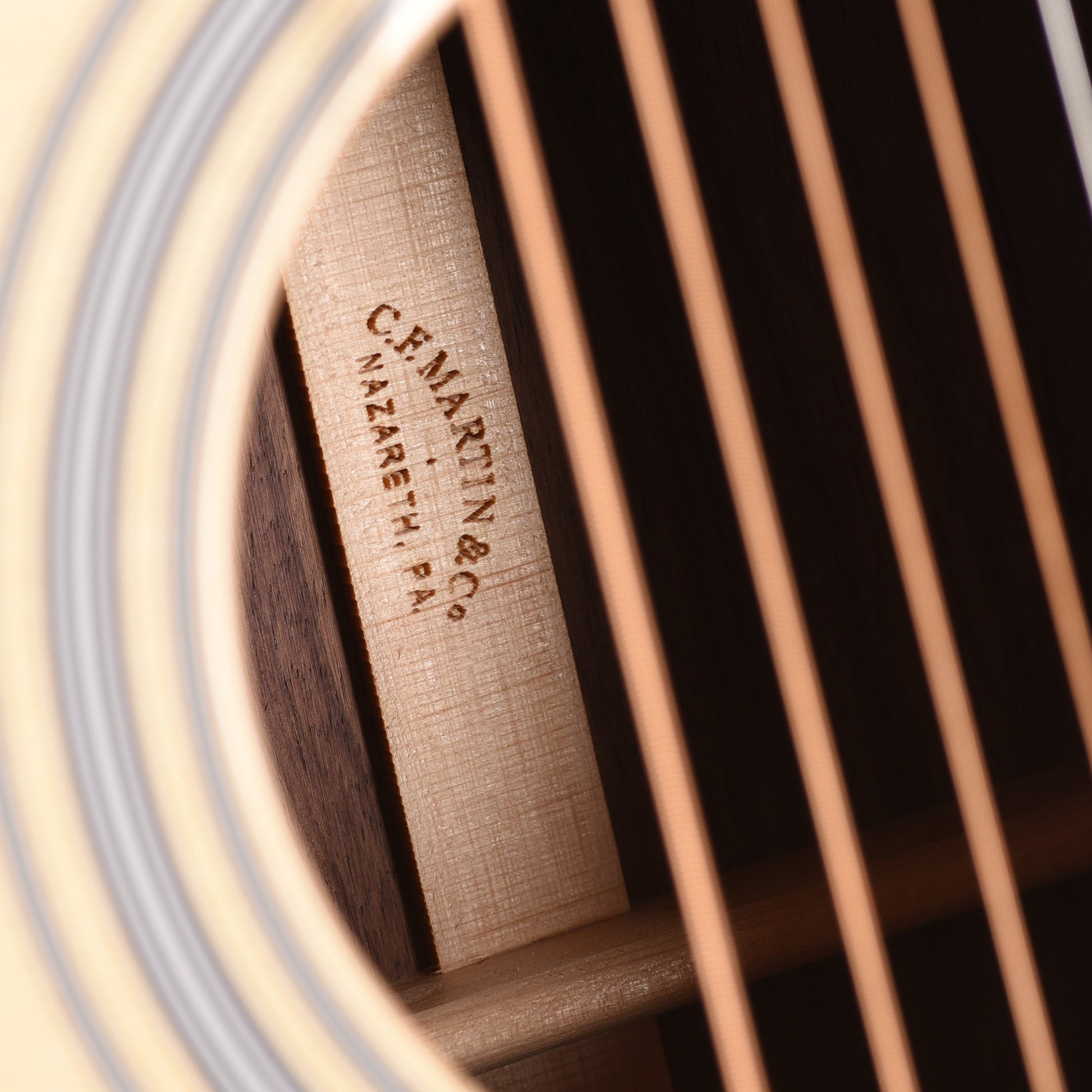 Martin Custom Shop OM-28 Style Auditorium Engelmann Spruce/Wild Grain East Indian Rosewood Natural