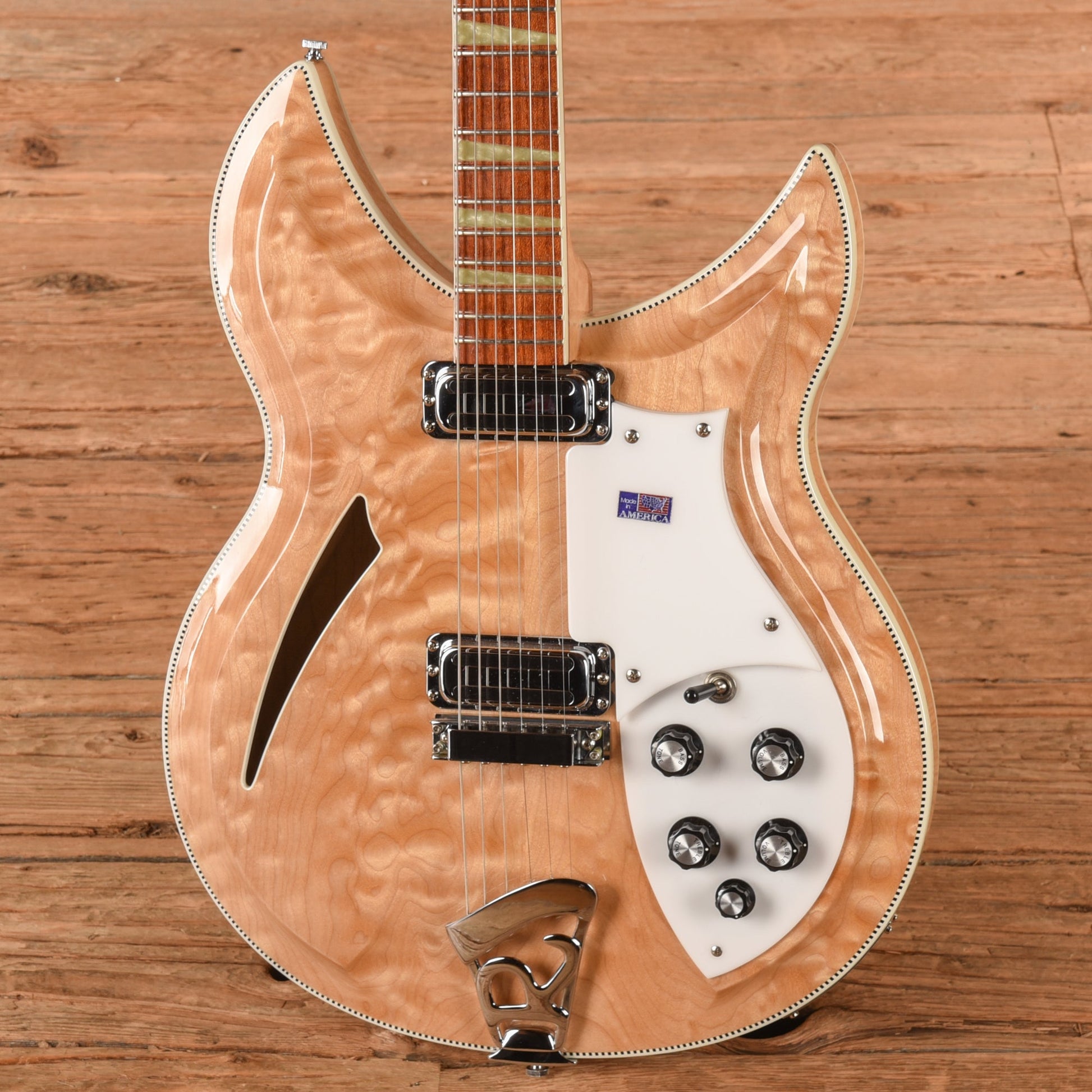 Rickenbacker 381V69 Carved Top Mapleglo 1998