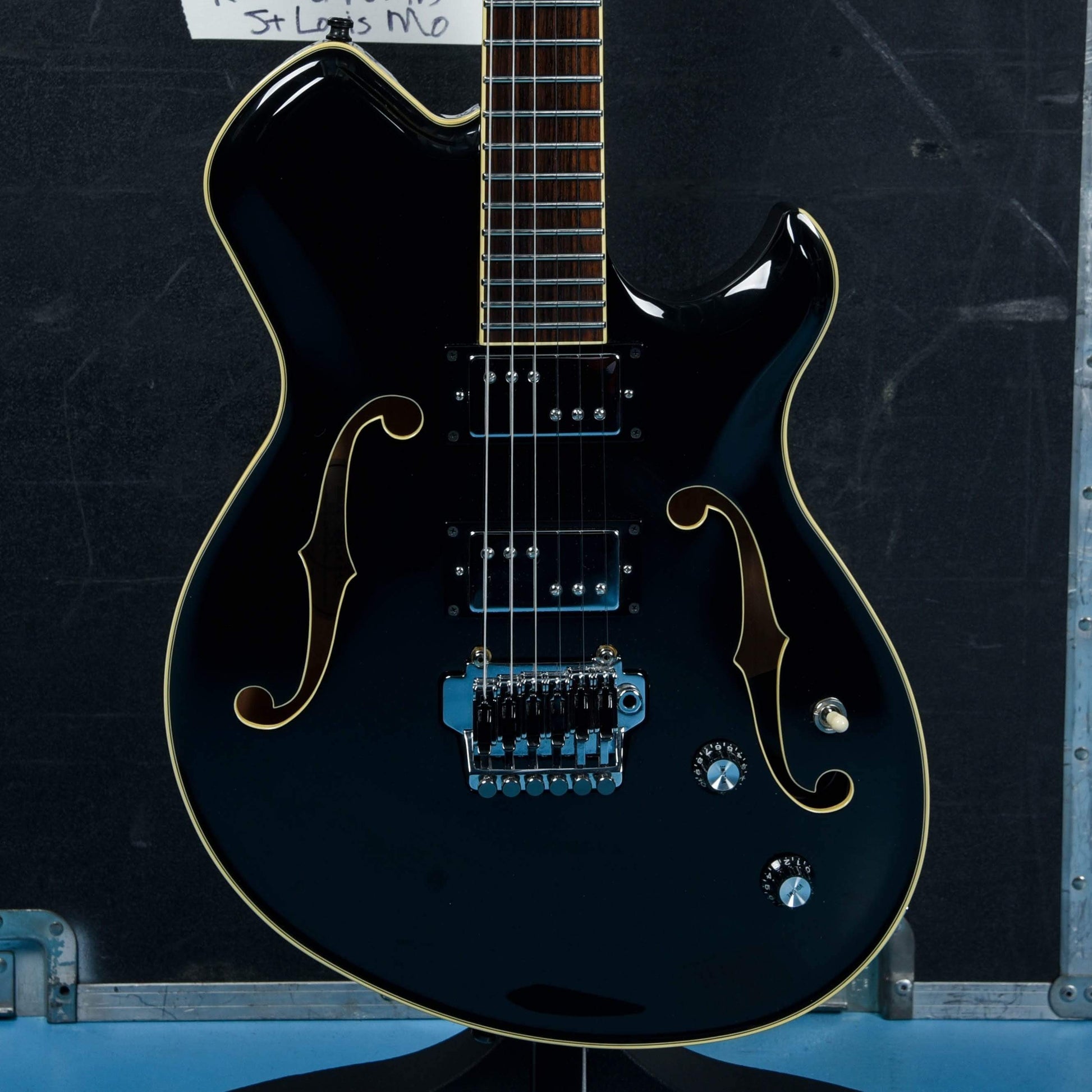 Yamaha CV820WB Wes Borland Black